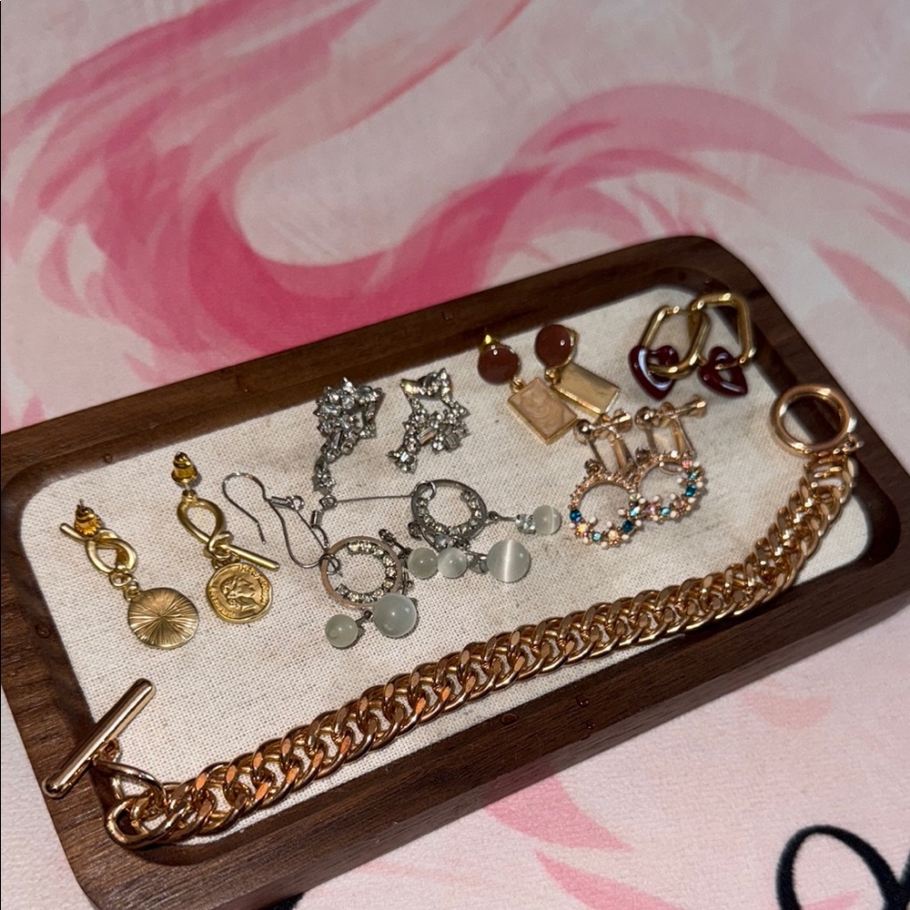 Fashion Combo Set: Six Earring Pairs with a Bracelet
